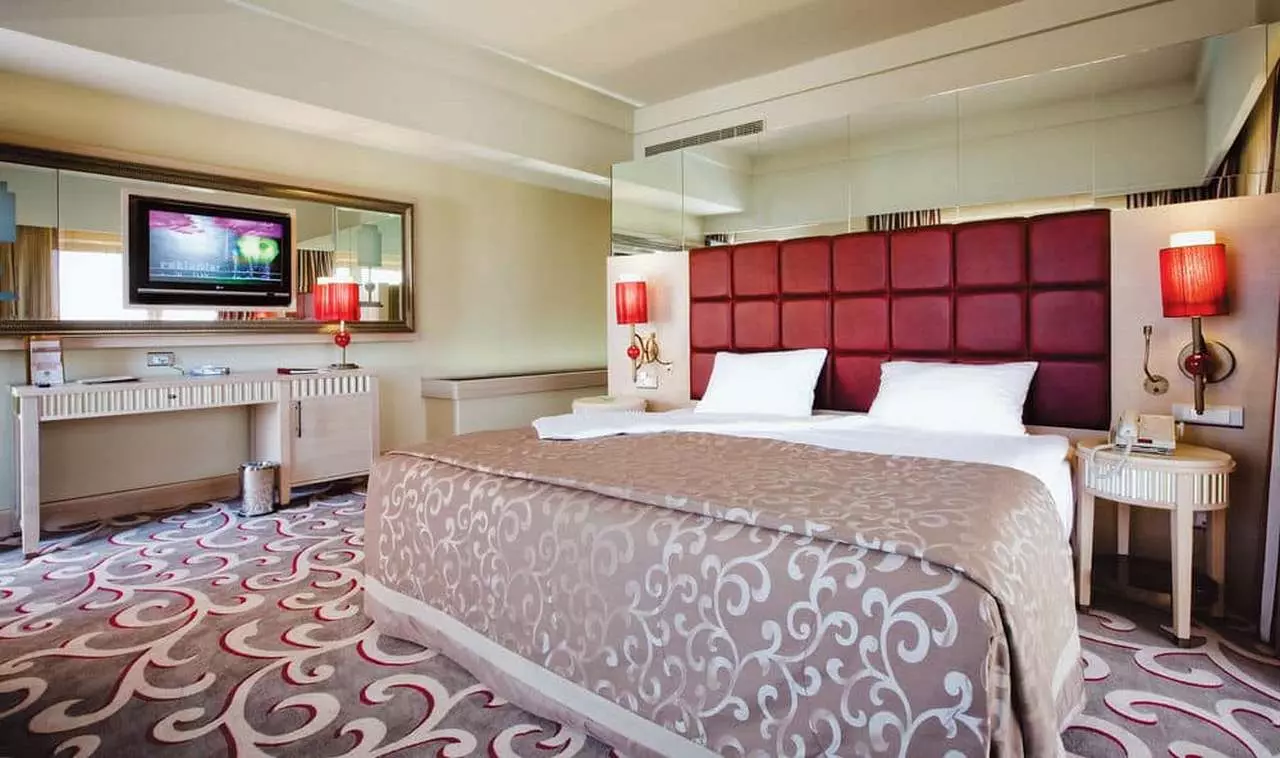 CORNELIADIAMOND_SHABAVIZ (7).jpg